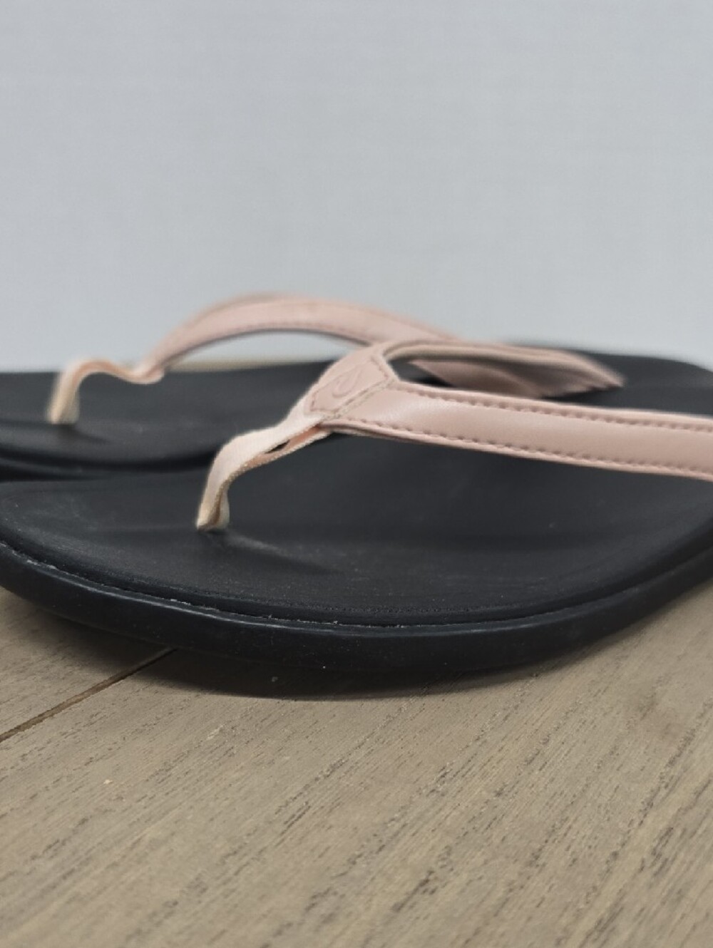 OluKai Ho‘ōpio Leather Flip-Flops with Pale Pink Straps Womens Size 10 EUC - Picture 10 of 14